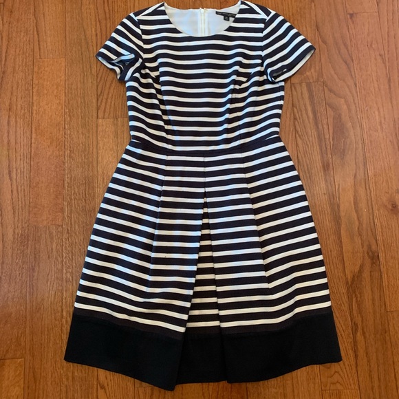 Brooks Brothers Dresses & Skirts - Brooks Brothers short sleeve dress.